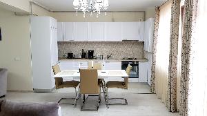 Loc de luat masa + Bucatarie