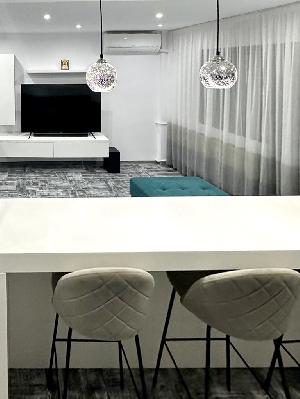 Camera de zi+bucatarie (open space)