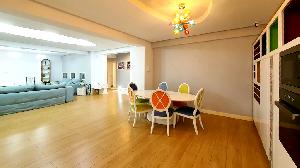 Camera de zi+bucatarie (open space)